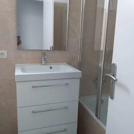 Luminoso, Amplio Y Fresco Piso En Santacruz De Tenerife סנטה קרוז דה טנריף